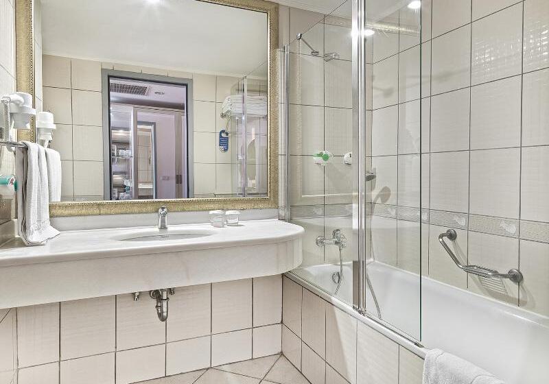 Номер Клуб, Starlight Resort