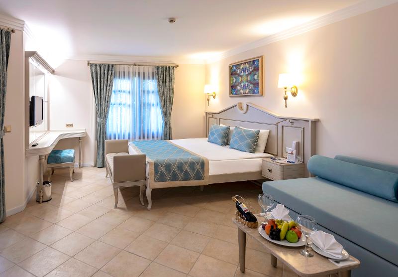 Номер Клуб, Starlight Resort