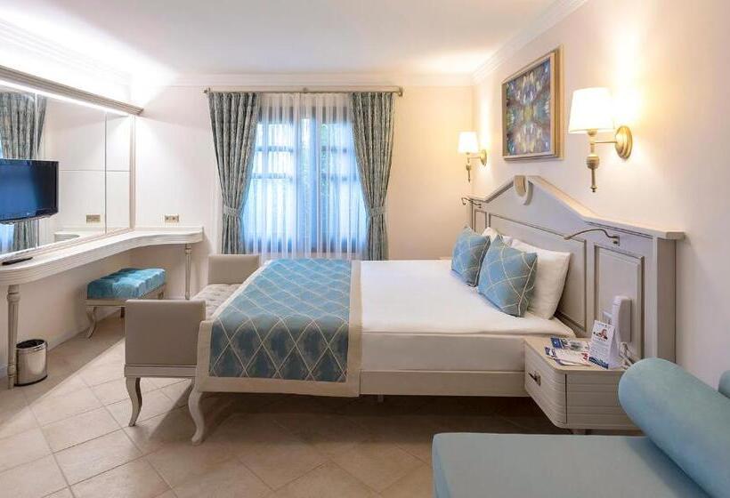 Номер Клуб, Starlight Resort