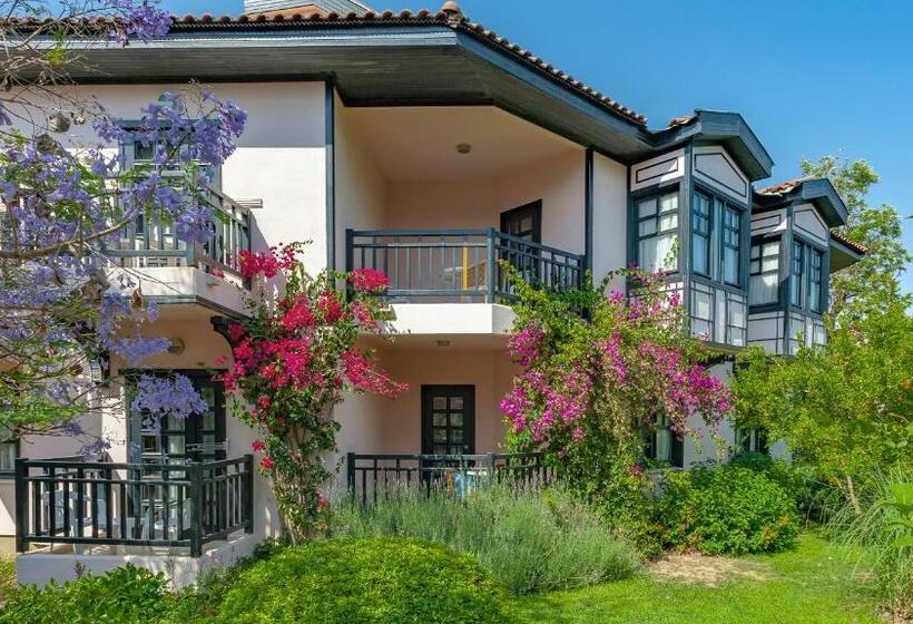 Номер Клуб, Starlight Resort