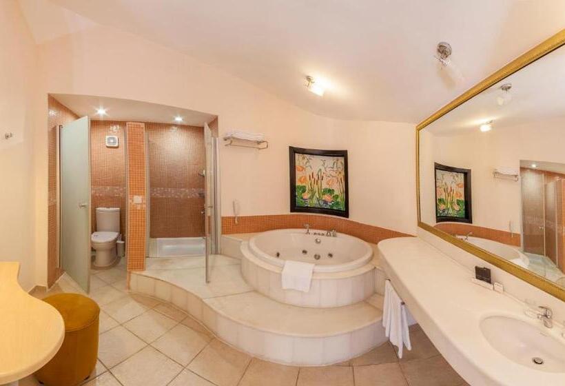 Номер Клуб, Starlight Resort