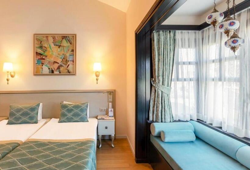 Номер Клуб, Starlight Resort