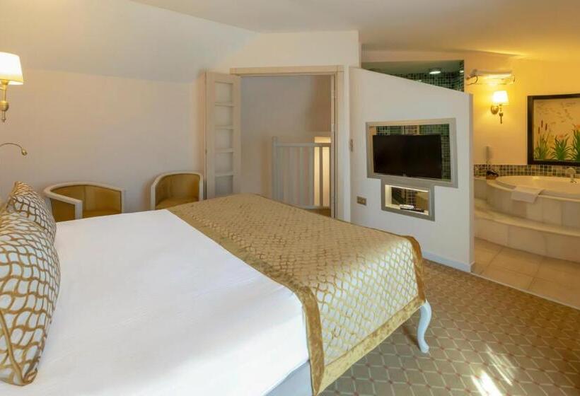 Номер Клуб, Starlight Resort