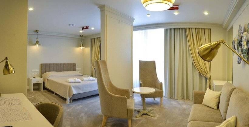 استودیوی لوکس, Tourist