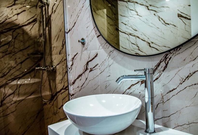 דירת חדר סופריור, Vh Broadway Tirana