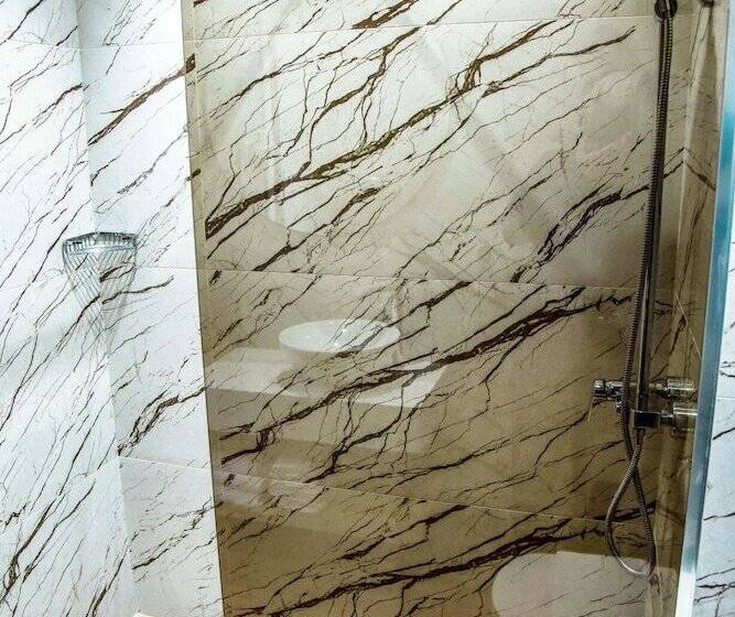 דירת חדר בסיסית, Vh Broadway Tirana