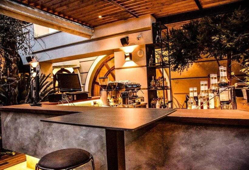 חדר משפחתי, Vh Broadway Tirana