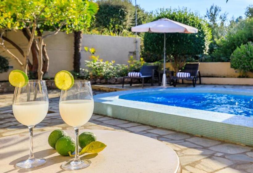 بانگلوی استاندارد, Skopelos Holidays Hotel & Spa