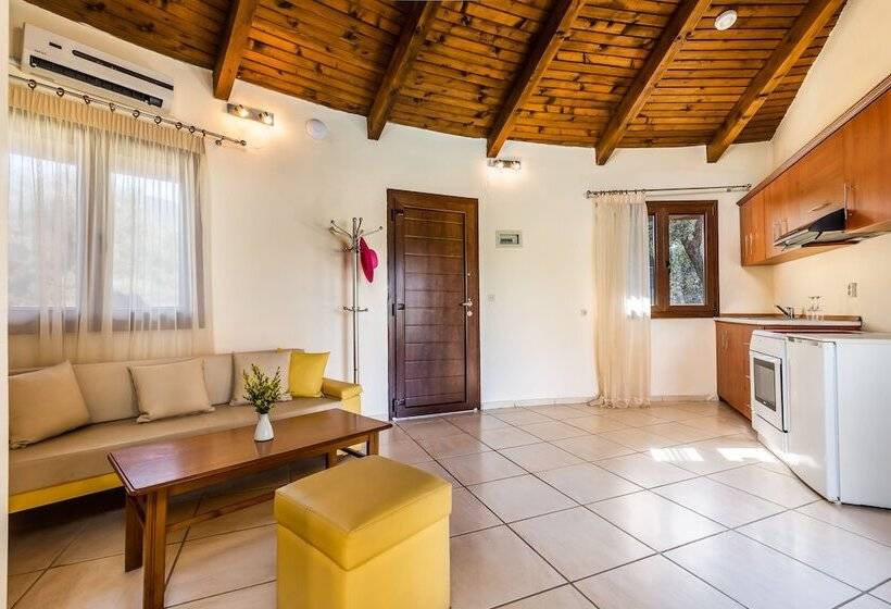 بانگلوی استاندارد, Skopelos Holidays Hotel & Spa