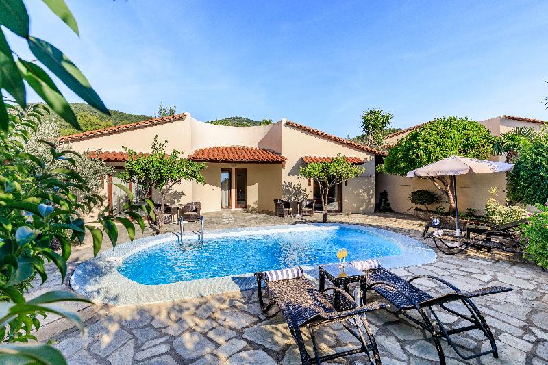 بانگلوی استاندارد, Skopelos Holidays Hotel & Spa