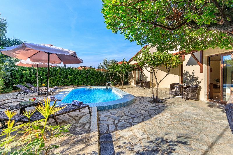 بانگلوی استاندارد, Skopelos Holidays Hotel & Spa