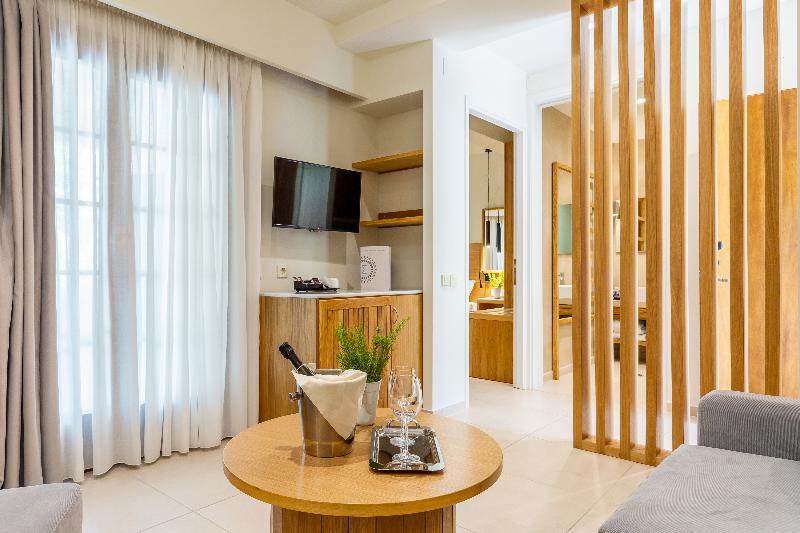 سوییت لوکس, Skopelos Holidays Hotel & Spa