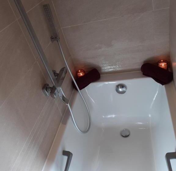 اتاق لوکس, Camélia