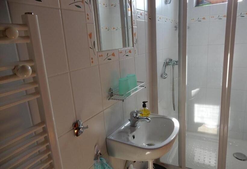 غرفة قياسية ثلاثية, Herberg Tisza