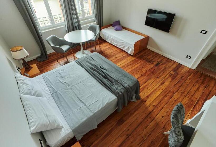 اتاق استاندارد سه تخته با بالکن, The Liberty Terrace