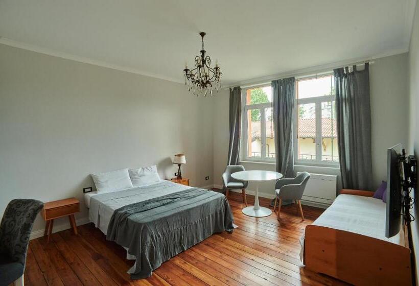 اتاق استاندارد سه تخته با بالکن, The Liberty Terrace