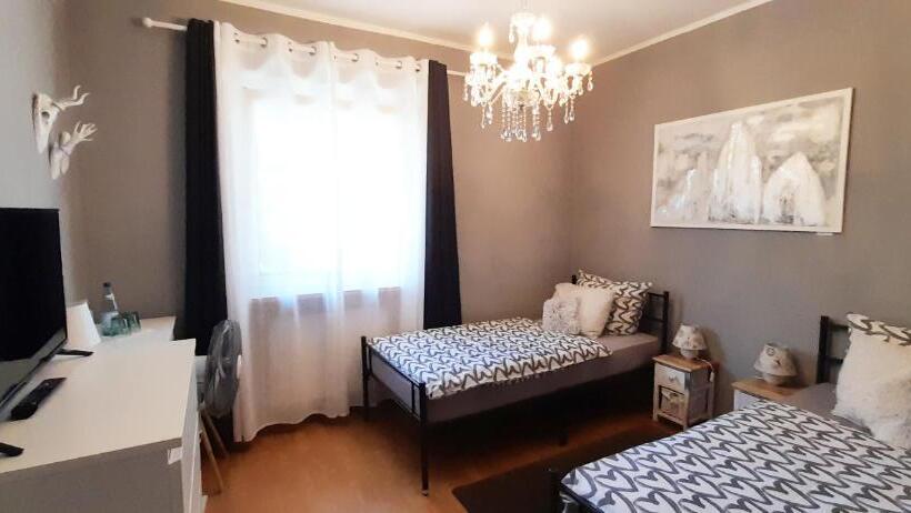 Quarto Quádruplo Estandar, Home Suite Home Bed & Breakfast