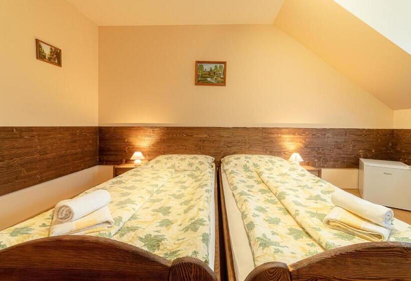 标准三人间, Penzión & Bar Natali