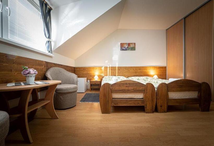 标准三人间, Penzión & Bar Natali