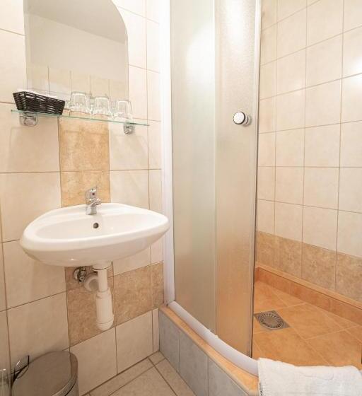 家庭间, Penzión & Bar Natali