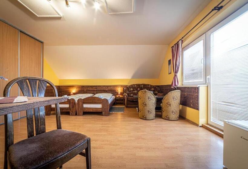 家庭间, Penzión & Bar Natali