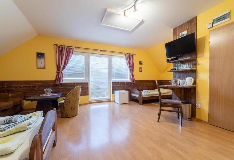 家庭间, Penzión & Bar Natali