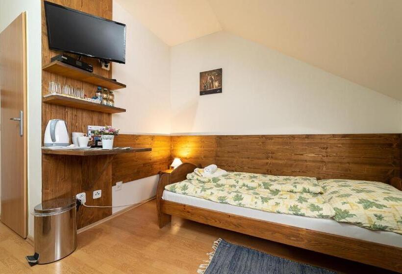 标准三人间, Penzión & Bar Natali