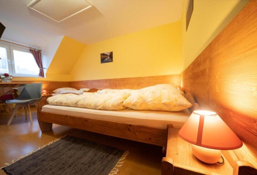 标准三人间, Penzión & Bar Natali