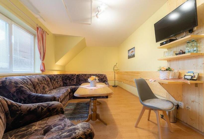 家庭间, Penzión & Bar Natali