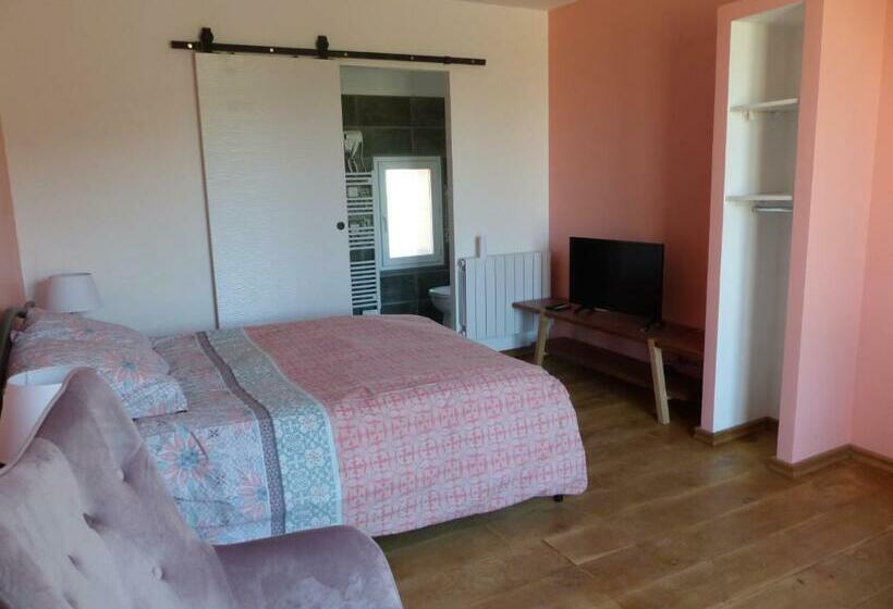 Номер Стандарт Вид на Сад, Au Clair De Loup