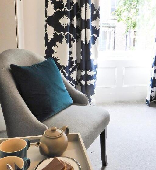 带大床的豪华间, Rosalind House