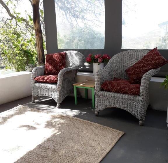 Студия Deluxe, Laughing Waters Farm