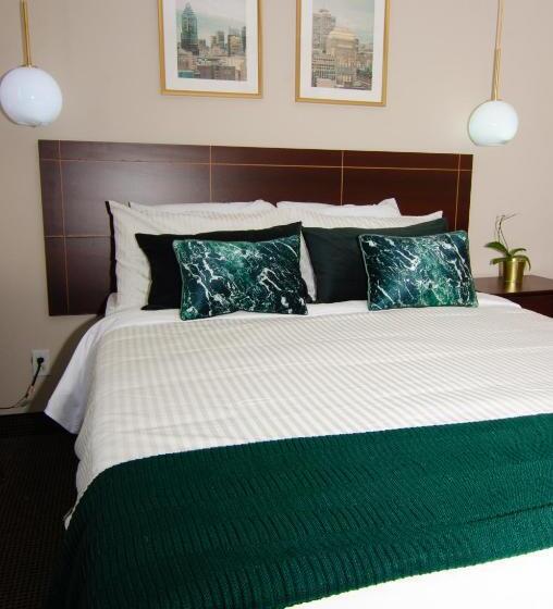 标准间带漩涡浴缸, Maison Cartier Montreal