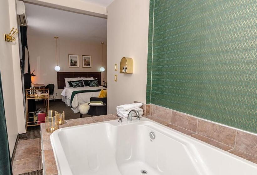 标准间带漩涡浴缸, Maison Cartier Montreal