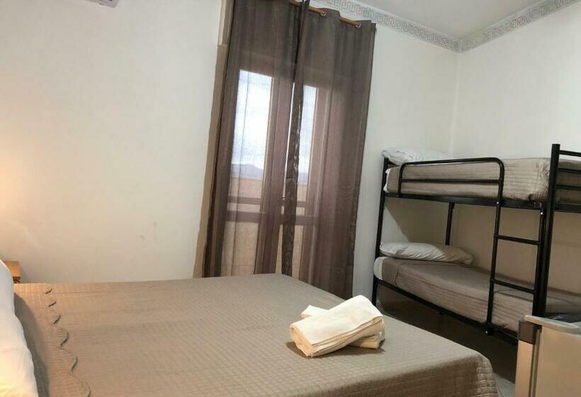 غرفة قياسية رباعية, Civico 17