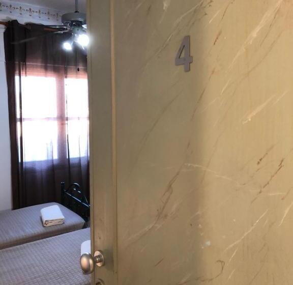 غرفة قياسية, Civico 17