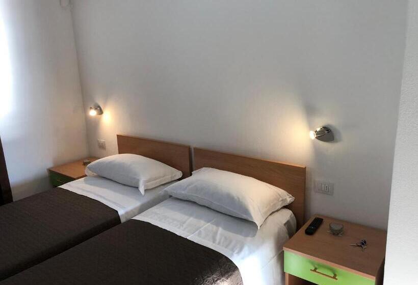 غرفة قياسية, Civico 17