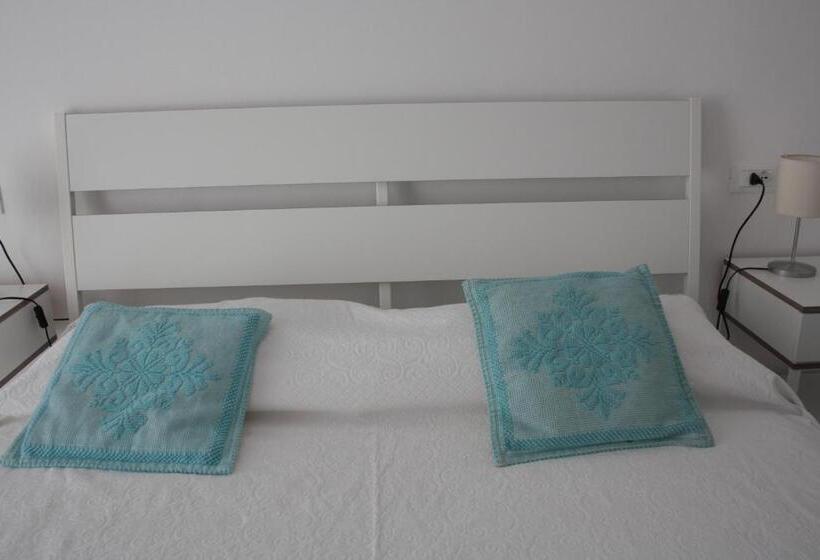 חדר סטנדרט לשלושה, Gli Olivi