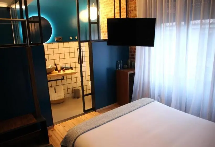 Habitació Economy, 13 Suites