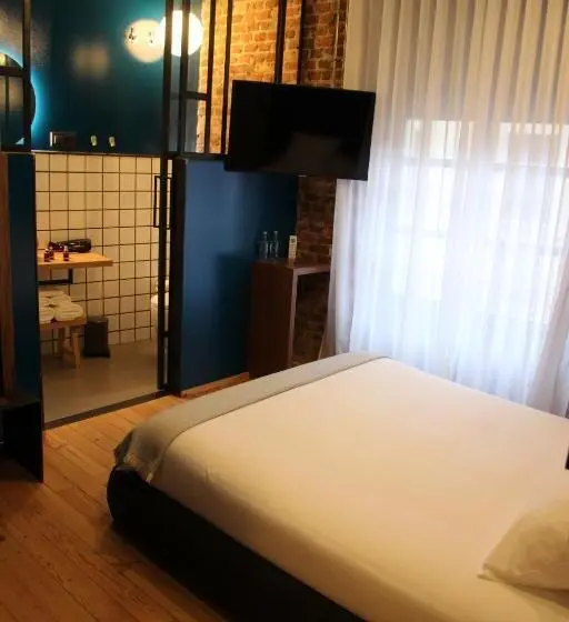 Habitació Economy, 13 Suites