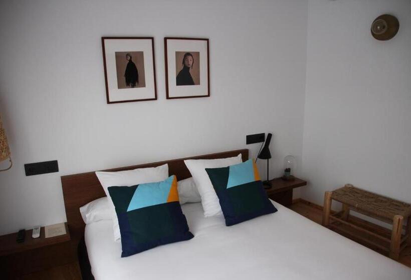 اتاق سوپریور, 13 Suites