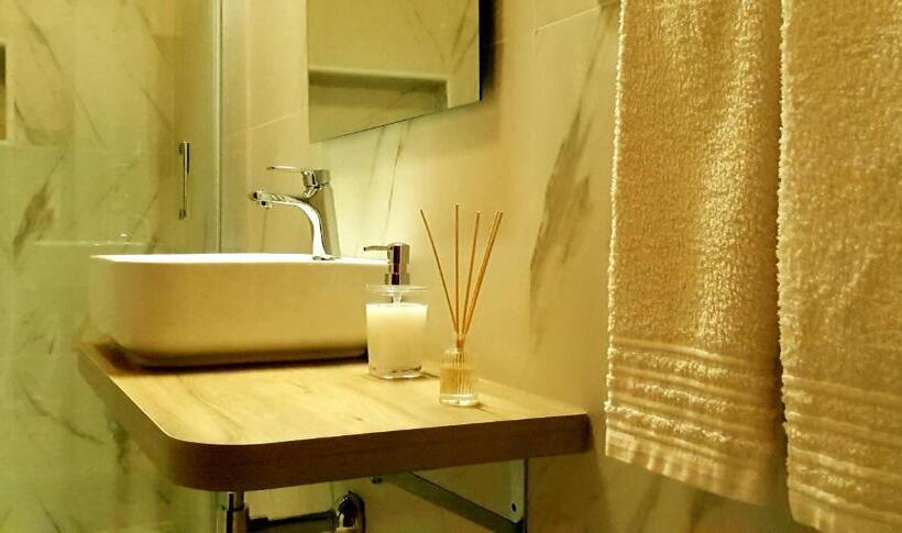 标准三人间, Nova Delpa Al