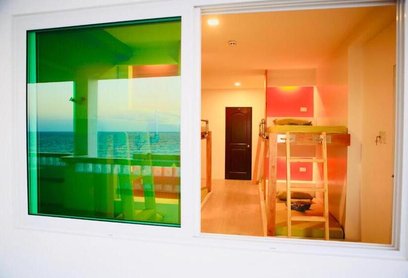 اتاق خانوادگی با چشمانداز دریا, The Escape San Juan