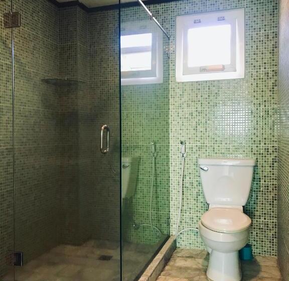 اتاق خانوادگی با چشمانداز دریا, The Escape San Juan