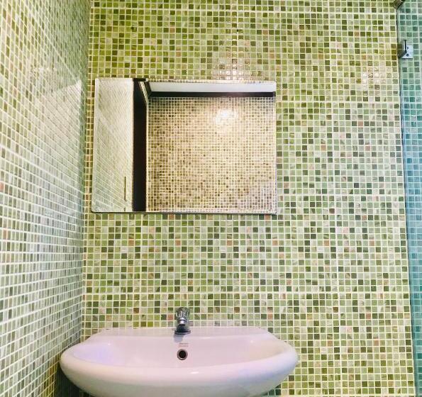 اتاق خانوادگی با چشمانداز دریا, The Escape San Juan