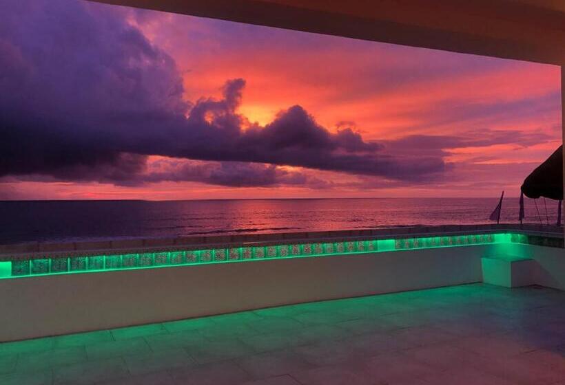 سوییت با چشمانداز دریا, The Escape San Juan