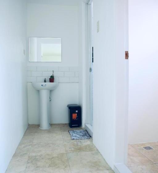 سوییت سوپریور با چشمانداز دریا, The Escape San Juan