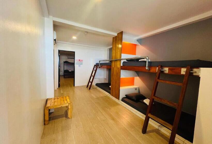 اتاق خانوادگی با چشمانداز دریا, The Escape San Juan