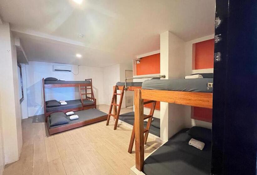 اتاق خانوادگی با چشمانداز دریا, The Escape San Juan