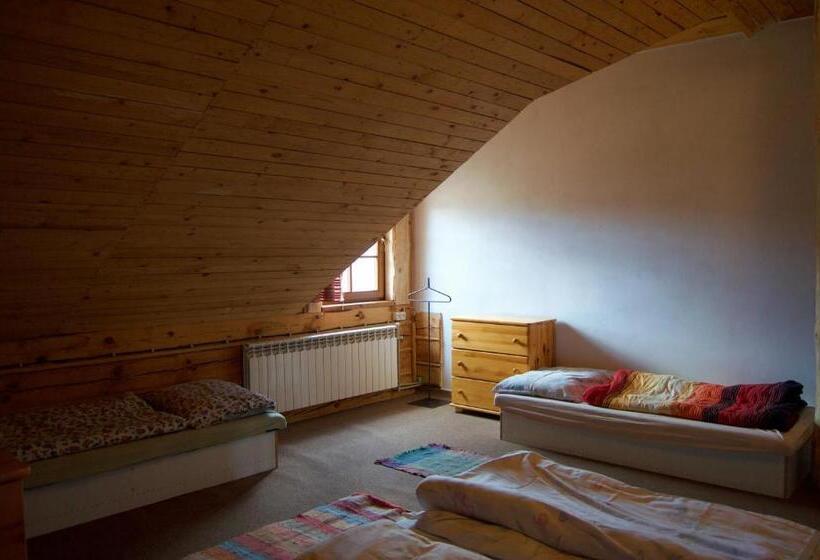 غرفة عائلية, Chata Koliba